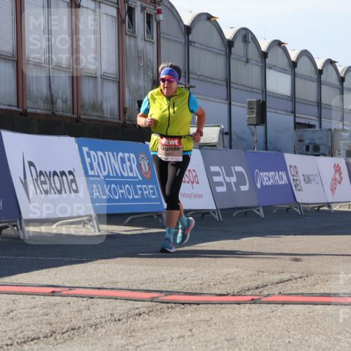 03.10.2025 - Köhlbrandbrückenlauf Luisa Fischer http://msf.ph/oto/9044931 03.10.2025 13:43:04 Ziel 4778, 6463, 6548 meine-sportfotos.de