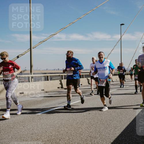 03.10.2025 - Köhlbrandbrückenlauf Michael Burmester http://msf.ph/oto/9044932 03.10.2025 12:27:00 Position 1  meine-sportfotos.de