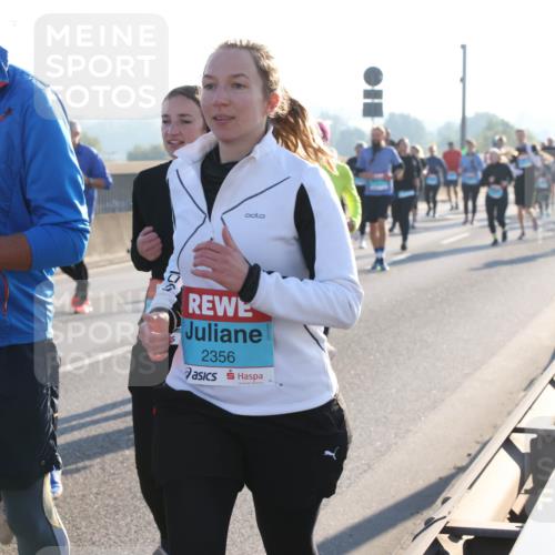 03.10.2025 - Köhlbrandbrückenlauf Lena Gebhardt http://msf.ph/oto/9044933 03.10.2025 09:27:29 Position 1 2659, 2356 meine-sportfotos.de