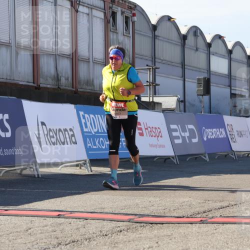 03.10.2025 - Köhlbrandbrückenlauf Luisa Fischer http://msf.ph/oto/9044937 03.10.2025 13:43:05 Ziel 4778, 6463, 6548 meine-sportfotos.de