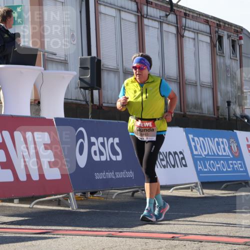 03.10.2025 - Köhlbrandbrückenlauf Luisa Fischer http://msf.ph/oto/9044951 03.10.2025 13:43:06 Ziel 6463, 6548 meine-sportfotos.de