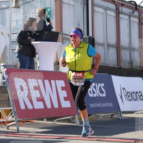 03.10.2025 - Köhlbrandbrückenlauf Luisa Fischer http://msf.ph/oto/9044958 03.10.2025 13:43:06 Ziel 6463, 6548 meine-sportfotos.de