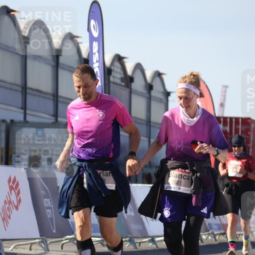 03.10.2025 - Köhlbrandbrückenlauf Luisa Fischer http://msf.ph/oto/9044967 03.10.2025 13:43:13 Ziel 4238, 5021, 6463, 6711 meine-sportfotos.de