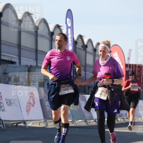 03.10.2025 - Köhlbrandbrückenlauf Luisa Fischer http://msf.ph/oto/9044970 03.10.2025 13:43:14 Ziel 4238, 5021, 6463, 6711 meine-sportfotos.de