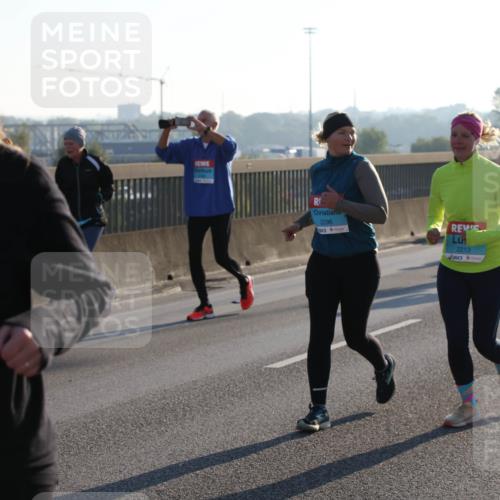 03.10.2025 - Köhlbrandbrückenlauf Lena Gebhardt http://msf.ph/oto/9044972 03.10.2025 09:27:30 Position 1 2289, 2296, 2213 meine-sportfotos.de
