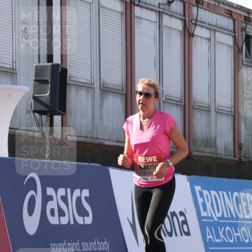 03.10.2025 - Köhlbrandbrückenlauf Luisa Fischer http://msf.ph/oto/9044979 03.10.2025 13:43:15 Ziel 4238, 5021, 6463, 6711 meine-sportfotos.de