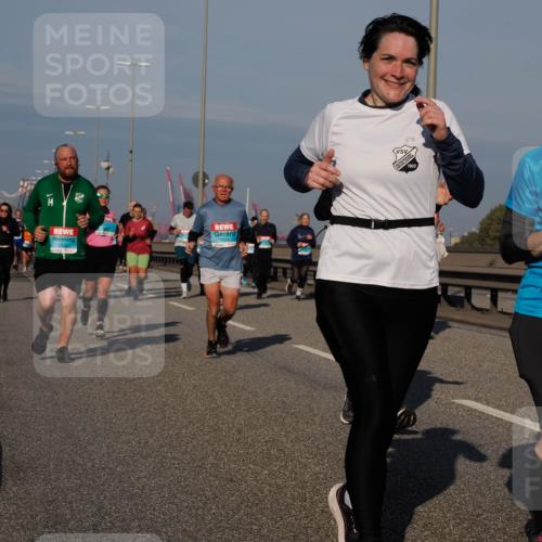 03.10.2025 - Köhlbrandbrückenlauf Fabian Wolf http://msf.ph/oto/9044992 03.10.2025 09:57:30 Position 3 14, 1523, 1922, 3666 meine-sportfotos.de
