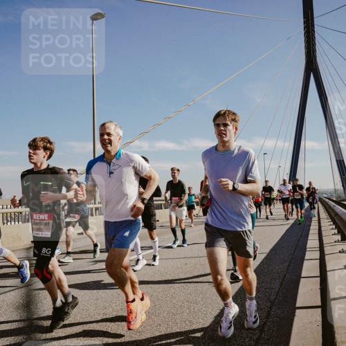 03.10.2025 - Köhlbrandbrückenlauf Michael Burmester http://msf.ph/oto/9044999 03.10.2025 12:27:05 Position 1 4965 meine-sportfotos.de
