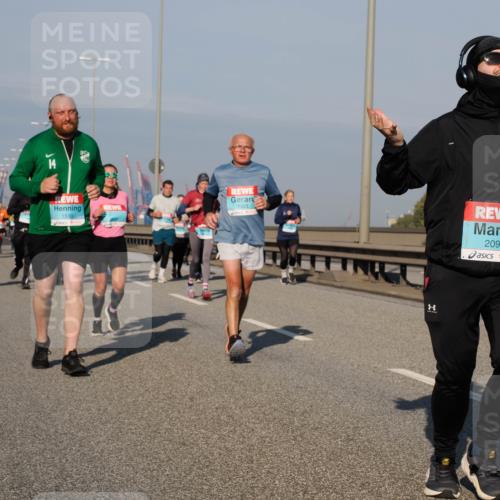 03.10.2025 - Köhlbrandbrückenlauf Fabian Wolf http://msf.ph/oto/9045023 03.10.2025 09:57:32 Position 3 1530, 1523, 2093 meine-sportfotos.de