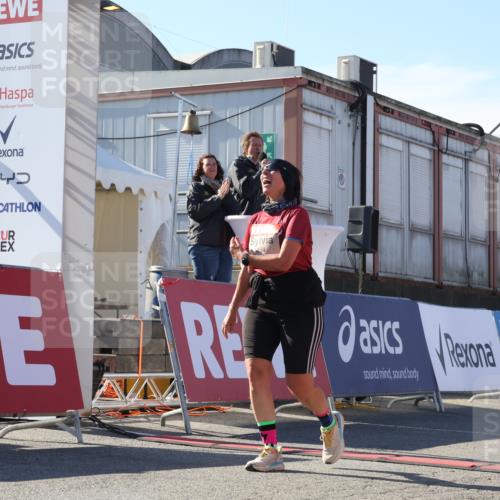 03.10.2025 - Köhlbrandbrückenlauf Luisa Fischer http://msf.ph/oto/9045031 03.10.2025 13:43:23 Ziel 4238, 5021, 5464, 5499, 5559, 6711 meine-sportfotos.de