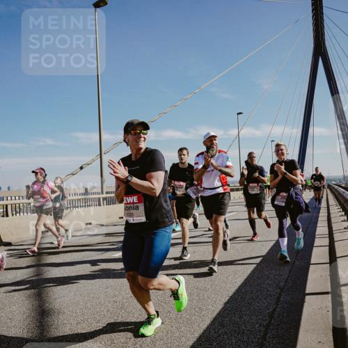 03.10.2025 - Köhlbrandbrückenlauf Michael Burmester http://msf.ph/oto/9045041 03.10.2025 12:27:08 Position 1 4325 meine-sportfotos.de