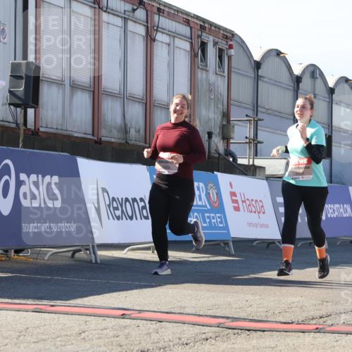 03.10.2025 - Köhlbrandbrückenlauf Luisa Fischer http://msf.ph/oto/9045045 03.10.2025 13:43:27 Ziel 4238, 5021, 5464, 5499, 5559, 6711 meine-sportfotos.de