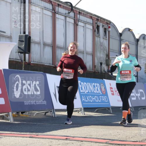 03.10.2025 - Köhlbrandbrückenlauf Luisa Fischer http://msf.ph/oto/9045050 03.10.2025 13:43:27 Ziel 4238, 5021, 5464, 5499, 5559, 6711 meine-sportfotos.de