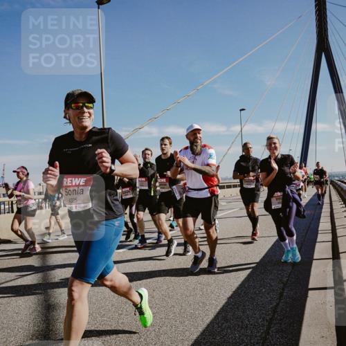 03.10.2025 - Köhlbrandbrückenlauf Michael Burmester http://msf.ph/oto/9045053 03.10.2025 12:27:09 Position 1 4325 meine-sportfotos.de