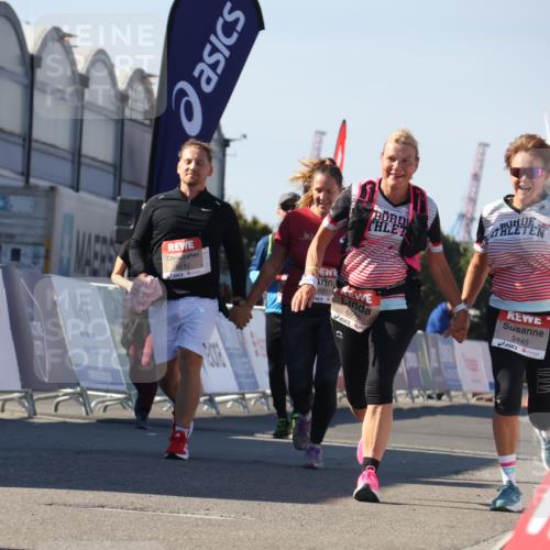 03.10.2025 - Köhlbrandbrückenlauf Luisa Fischer http://msf.ph/oto/9045074 03.10.2025 13:43:57 Ziel 4295, 5351, 5445, 6550 meine-sportfotos.de