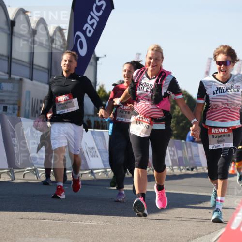 03.10.2025 - Köhlbrandbrückenlauf Luisa Fischer http://msf.ph/oto/9045078 03.10.2025 13:43:57 Ziel 4295, 5351, 5445, 6550 meine-sportfotos.de