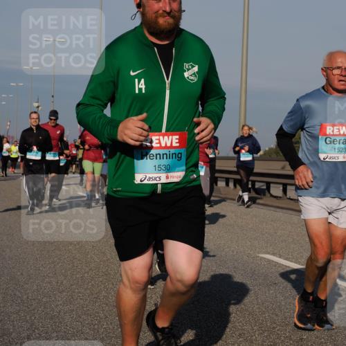 03.10.2025 - Köhlbrandbrückenlauf Fabian Wolf http://msf.ph/oto/9045079 03.10.2025 09:57:34 Position 3 14, 1963, 1530, 1523 meine-sportfotos.de
