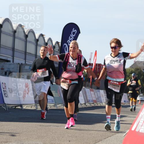 03.10.2025 - Köhlbrandbrückenlauf Luisa Fischer http://msf.ph/oto/9045093 03.10.2025 13:43:58 Ziel 4295, 5351, 5445, 6010, 6011, 6550 meine-sportfotos.de