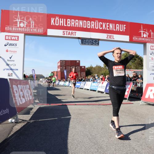 03.10.2025 - Köhlbrandbrückenlauf Lena Gebhardt http://msf.ph/oto/9045103 03.10.2025 13:00:53 Ziel 4018, 4069, 4177, 4820, 6042, 6464, 6525 meine-sportfotos.de