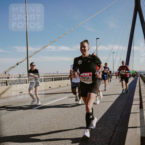 03.10.2025 - Köhlbrandbrückenlauf Michael Burmester http://msf.ph/oto/9045104 03.10.2025 12:27:13 Position 1 4012 meine-sportfotos.de