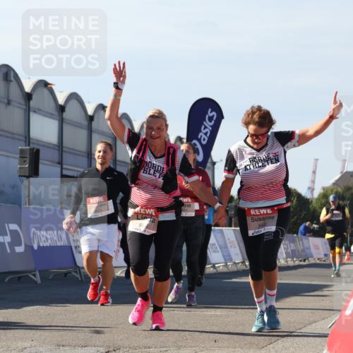 03.10.2025 - Köhlbrandbrückenlauf Luisa Fischer http://msf.ph/oto/9045106 03.10.2025 13:43:59 Ziel 4295, 5351, 5445, 6010, 6011, 6550 meine-sportfotos.de