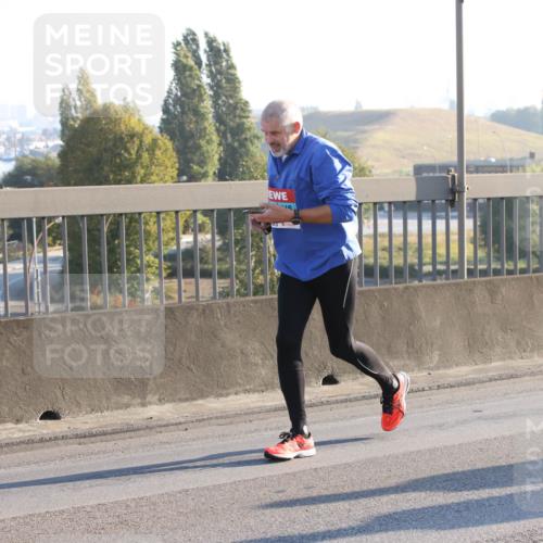 03.10.2025 - Köhlbrandbrückenlauf Lena Gebhardt http://msf.ph/oto/9045108 03.10.2025 09:27:34 Position 1  meine-sportfotos.de