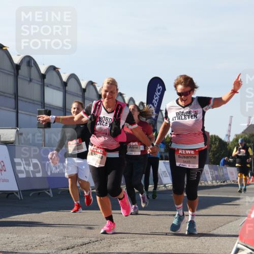 03.10.2025 - Köhlbrandbrückenlauf Luisa Fischer http://msf.ph/oto/9045109 03.10.2025 13:44:00 Ziel 4295, 5351, 5445, 6010, 6011, 6550 meine-sportfotos.de