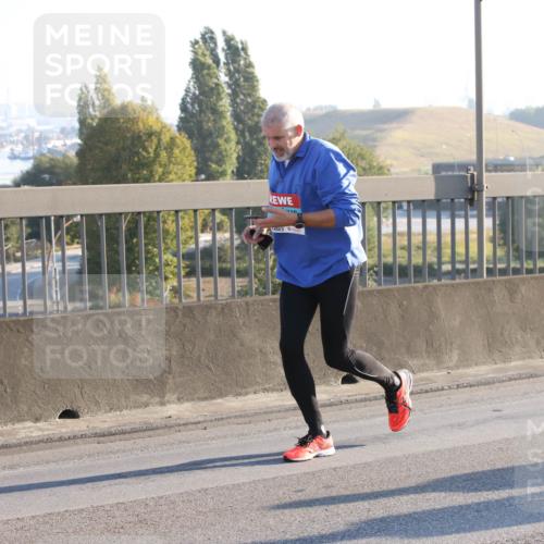 03.10.2025 - Köhlbrandbrückenlauf Lena Gebhardt http://msf.ph/oto/9045113 03.10.2025 09:27:34 Position 1  meine-sportfotos.de