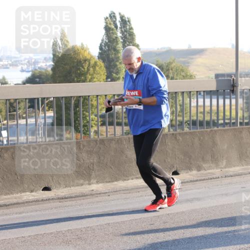 03.10.2025 - Köhlbrandbrückenlauf Lena Gebhardt http://msf.ph/oto/9045120 03.10.2025 09:27:34 Position 1  meine-sportfotos.de