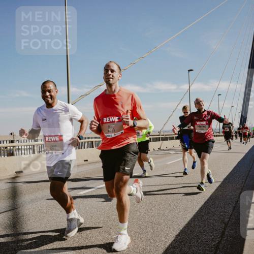 03.10.2025 - Köhlbrandbrückenlauf Michael Burmester http://msf.ph/oto/9045126 03.10.2025 12:27:14 Position 1 6782, 6781, 4421 meine-sportfotos.de