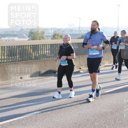 03.10.2025 - Köhlbrandbrückenlauf Lena Gebhardt http://msf.ph/oto/9045129 03.10.2025 09:27:34 Position 1 2238, 1958, 1749 meine-sportfotos.de