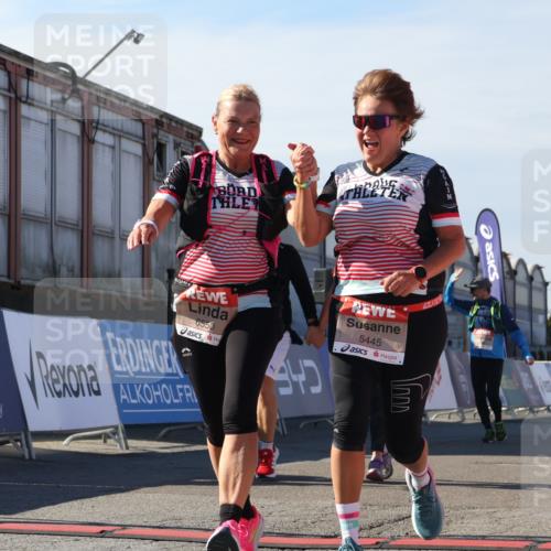 03.10.2025 - Köhlbrandbrückenlauf Luisa Fischer http://msf.ph/oto/9045132 03.10.2025 13:44:01 Ziel 4295, 5351, 5445, 6010, 6011, 6550 meine-sportfotos.de