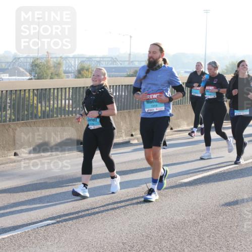 03.10.2025 - Köhlbrandbrückenlauf Lena Gebhardt http://msf.ph/oto/9045133 03.10.2025 09:27:34 Position 1 2238, 1958, 1749 meine-sportfotos.de