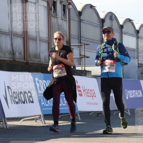 03.10.2025 - Köhlbrandbrückenlauf Luisa Fischer http://msf.ph/oto/9045158 03.10.2025 13:44:05 Ziel 4295, 5415, 5416, 5445, 6010, 6011, 6550 meine-sportfotos.de