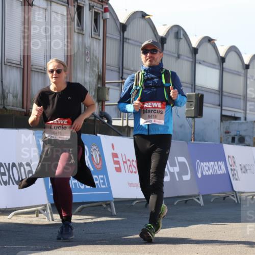 03.10.2025 - Köhlbrandbrückenlauf Luisa Fischer http://msf.ph/oto/9045163 03.10.2025 13:44:05 Ziel 4295, 5415, 5416, 5445, 6010, 6011, 6550 meine-sportfotos.de