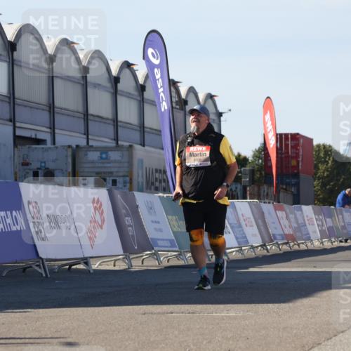 03.10.2025 - Köhlbrandbrückenlauf Luisa Fischer http://msf.ph/oto/9045164 03.10.2025 13:44:06 Ziel 4295, 5415, 5416, 5445, 6010, 6011, 6550 meine-sportfotos.de