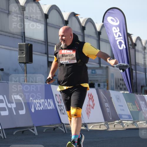 03.10.2025 - Köhlbrandbrückenlauf Luisa Fischer http://msf.ph/oto/9045176 03.10.2025 13:44:09 Ziel 4295, 4906, 5415, 5416, 5445, 6010, 6011, 6550 meine-sportfotos.de