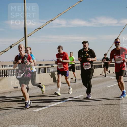 03.10.2025 - Köhlbrandbrückenlauf Michael Burmester http://msf.ph/oto/9045180 03.10.2025 12:27:20 Position 1 6326 meine-sportfotos.de