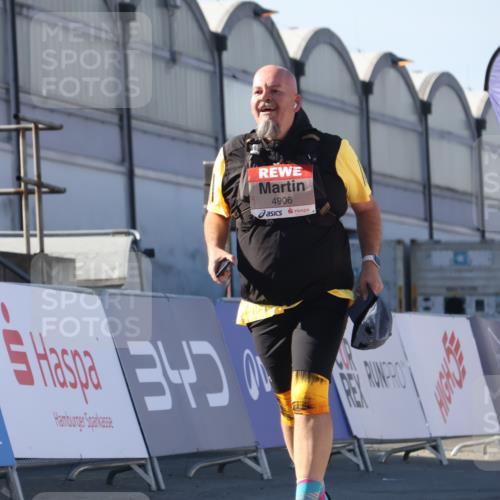 03.10.2025 - Köhlbrandbrückenlauf Luisa Fischer http://msf.ph/oto/9045184 03.10.2025 13:44:09 Ziel 4295, 4906, 5415, 5416, 5445, 6010, 6011, 6550 meine-sportfotos.de