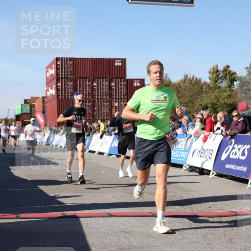 03.10.2025 - Köhlbrandbrückenlauf Lena Gebhardt http://msf.ph/oto/9045188 03.10.2025 13:00:57 Ziel 4069, 4177, 4407, 4425, 4512, 4820, 6042, 6464, 6525 meine-sportfotos.de