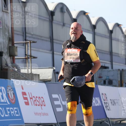 03.10.2025 - Köhlbrandbrückenlauf Luisa Fischer http://msf.ph/oto/9045189 03.10.2025 13:44:10 Ziel 4906, 5415, 5416, 5445, 6010, 6011, 6550 meine-sportfotos.de