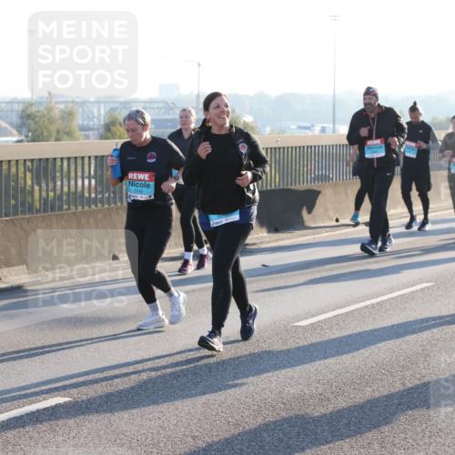 03.10.2025 - Köhlbrandbrückenlauf Lena Gebhardt http://msf.ph/oto/9045190 03.10.2025 09:27:36 Position 1 1749, 3553 meine-sportfotos.de