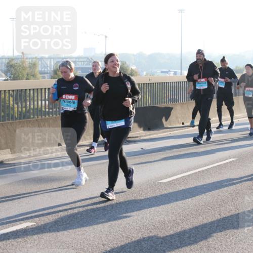 03.10.2025 - Köhlbrandbrückenlauf Lena Gebhardt http://msf.ph/oto/9045193 03.10.2025 09:27:36 Position 1 1749, 20, 3552, 14, 3553 meine-sportfotos.de