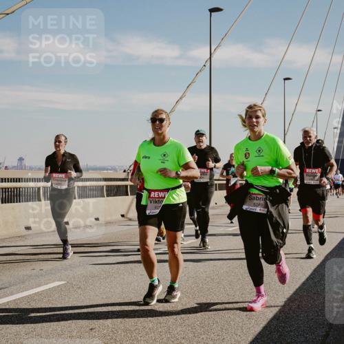 03.10.2025 - Köhlbrandbrückenlauf Michael Burmester http://msf.ph/oto/9045200 03.10.2025 12:27:23 Position 1 4410, 625, 6249 meine-sportfotos.de