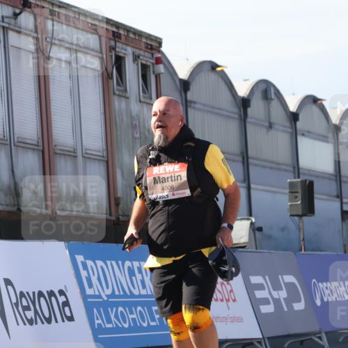 03.10.2025 - Köhlbrandbrückenlauf Luisa Fischer http://msf.ph/oto/9045206 03.10.2025 13:44:11 Ziel 4906, 5415, 5416, 5445, 6010, 6011, 6550 meine-sportfotos.de