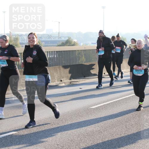 03.10.2025 - Köhlbrandbrückenlauf Lena Gebhardt http://msf.ph/oto/9045208 03.10.2025 09:27:36 Position 1 1749, 2041, 3552, 3553 meine-sportfotos.de