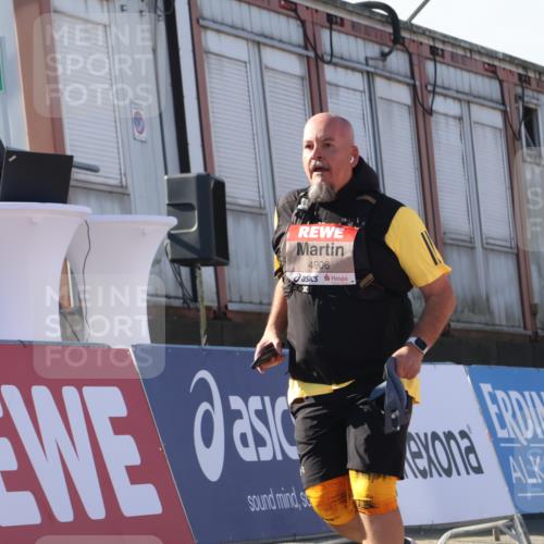03.10.2025 - Köhlbrandbrückenlauf Luisa Fischer http://msf.ph/oto/9045218 03.10.2025 13:44:12 Ziel 4906, 5415, 5416, 5445, 6010, 6011 meine-sportfotos.de