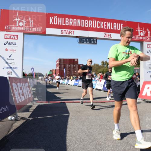 03.10.2025 - Köhlbrandbrückenlauf Lena Gebhardt http://msf.ph/oto/9045220 03.10.2025 13:00:58 Ziel 4069, 4140, 4177, 4407, 4425, 4512, 4820, 6042, 6464 meine-sportfotos.de