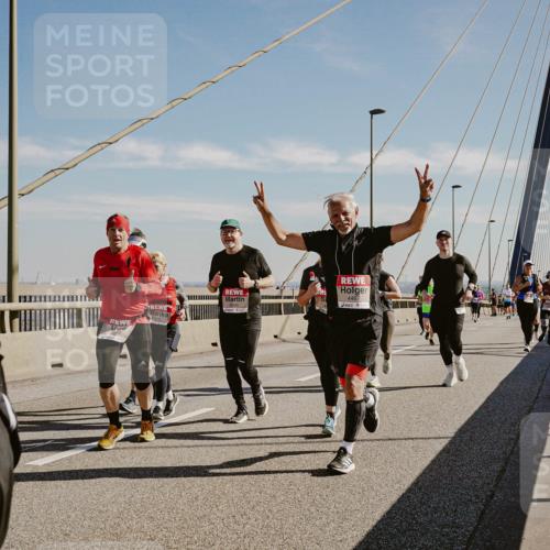 03.10.2025 - Köhlbrandbrückenlauf Michael Burmester http://msf.ph/oto/9045221 03.10.2025 12:27:25 Position 1 5630, 4487 meine-sportfotos.de