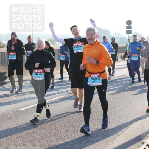 03.10.2025 - Köhlbrandbrückenlauf Lena Gebhardt http://msf.ph/oto/9045222 03.10.2025 09:27:37 Position 1 3552, 3553, 3551, 2572 meine-sportfotos.de